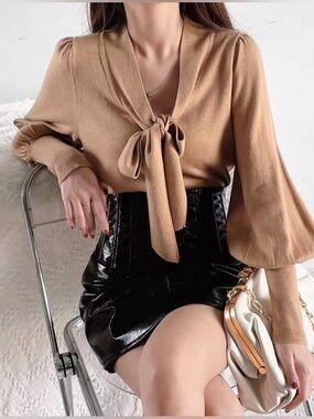 Zimmermann
Merino Wool V-Neck Sweater / Blouse Size Small